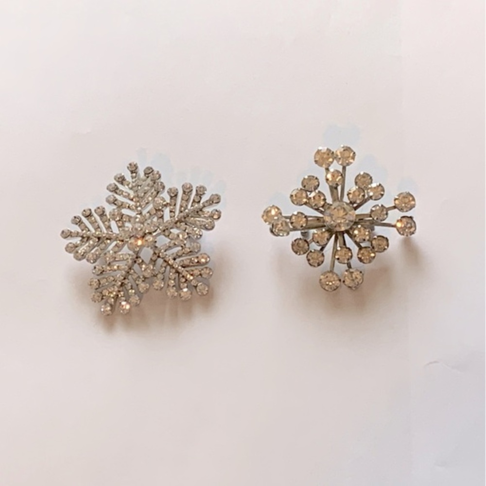 Vintage brooch bundle featuring a snowflake brooch and starburst brooch